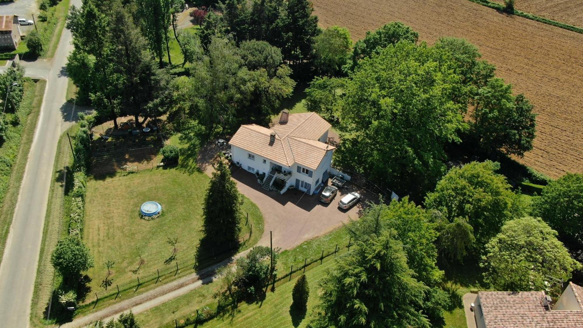 La Folie Hotel Breuil-Barret Exterior photo