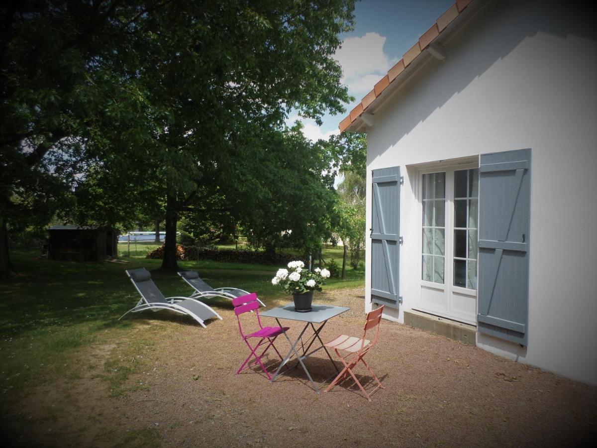 La Folie Hotel Breuil-Barret Exterior photo