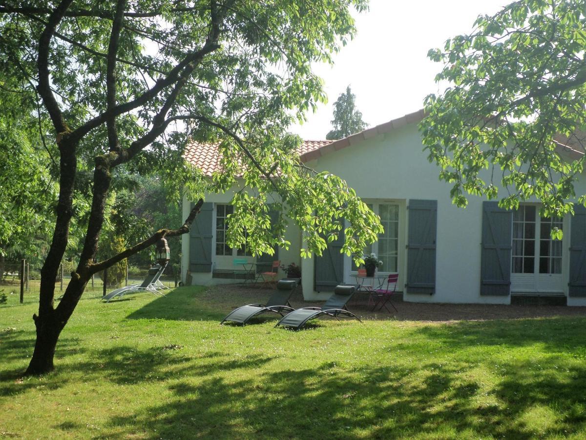 La Folie Hotel Breuil-Barret Exterior photo